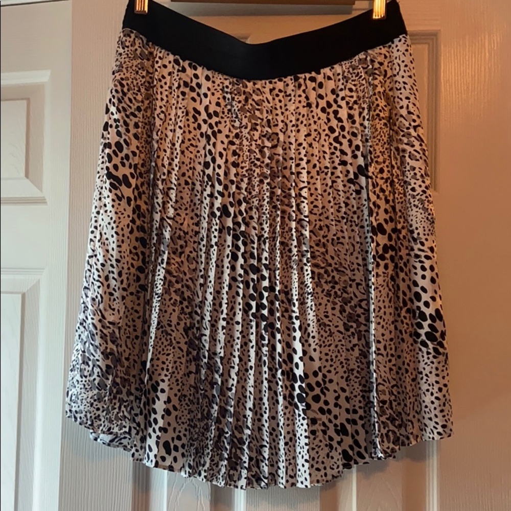 White House Black Market pleated skirt